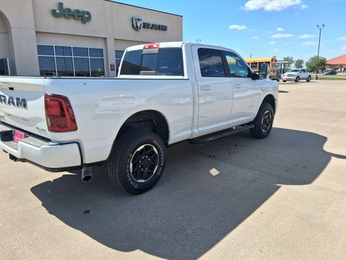 Used 2026 RAM 2500 Laramie AWD/4WD image 8