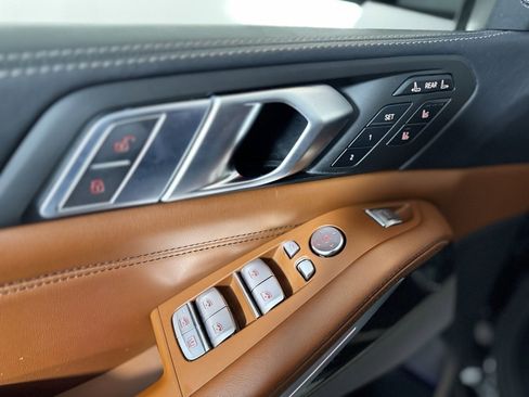 Used 2022 BMW X7 M50i image 21