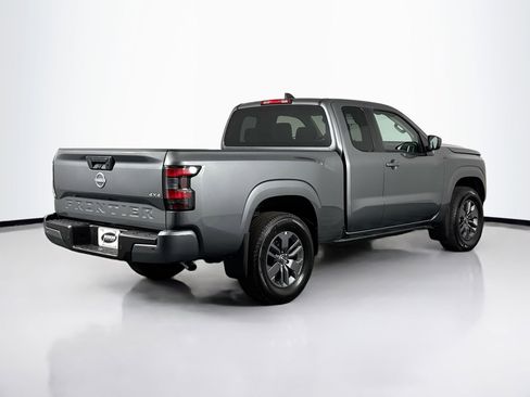 Used 2025 Nissan Frontier SV image 11