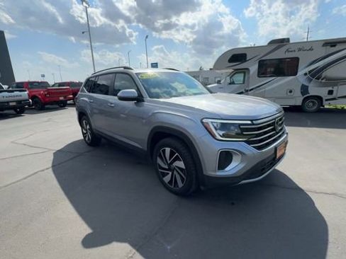 Used 2025 Volkswagen Atlas SE AWD/4WD image 2
