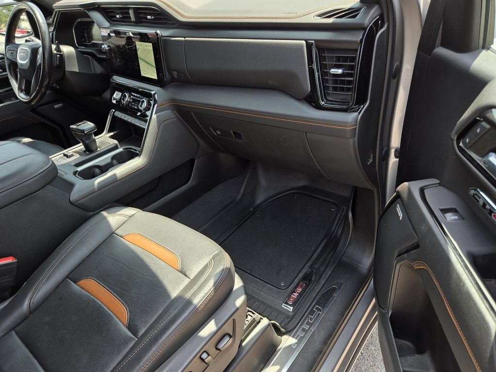 Used 2023 GMC Sierra 1500 AT4 w/ AT4 Premium Package AWD/4WD image 8