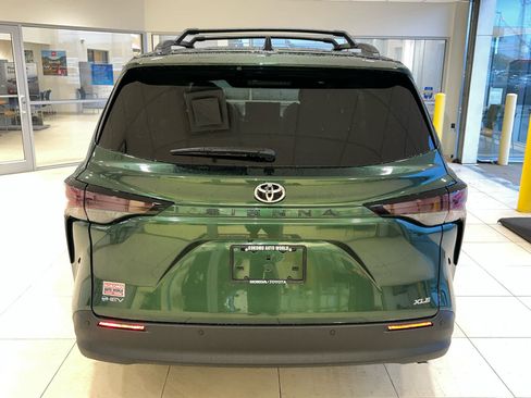 New 2026 Toyota Sienna XLE FWD image 7