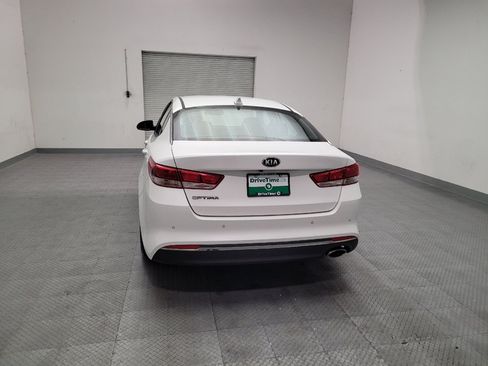 Used 2018 Kia Optima LX w/ 17" Alloy Wheels Package FWD image 6
