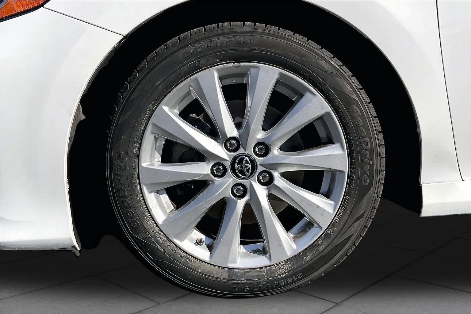 Used 2018 Toyota Camry LE FWD image 9