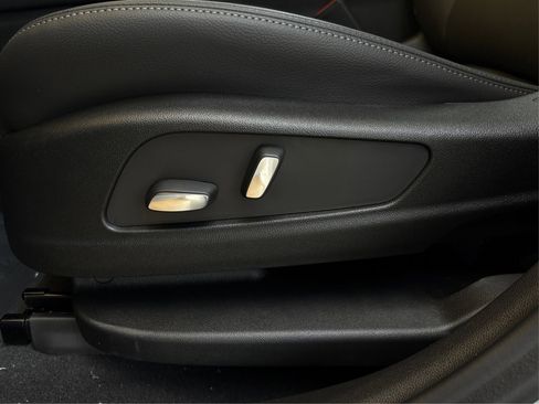 New 2025 Cadillac XT6 Luxury image 31