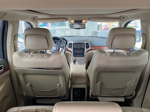 Used 2013 Jeep Grand Cherokee Limited w/ Luxury Group II image 9