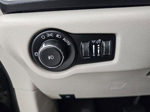 Used 2017 Chrysler Pacifica Touring-L FWD image 14