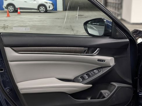 Used 2019 Honda Accord Touring image 14