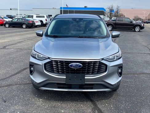Used 2023 Ford Escape Platinum image 2