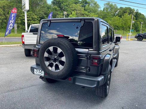 Used 2018 Jeep Wrangler Unlimited Sahara w/ Dual Top Group AWD/4WD image 7
