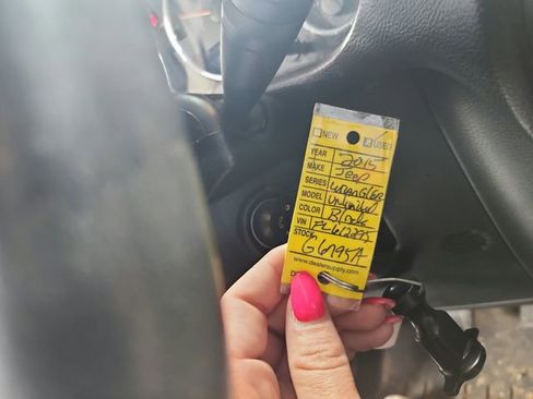 Used 2015 Jeep Wrangler Unlimited Rubicon w/ Connectivity Group image 10