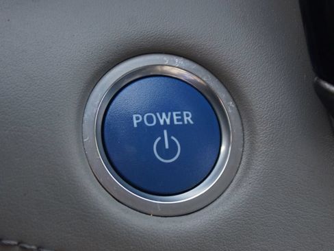 Used 2021 Toyota Highlander XLE AWD/4WD image 9