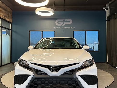 Used 2022 Toyota Camry SE image 8