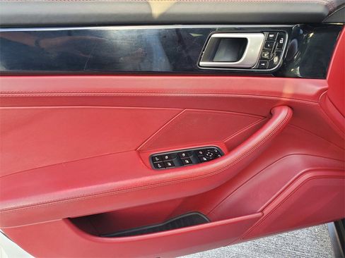 Used 2019 Porsche Panamera 4 image 20