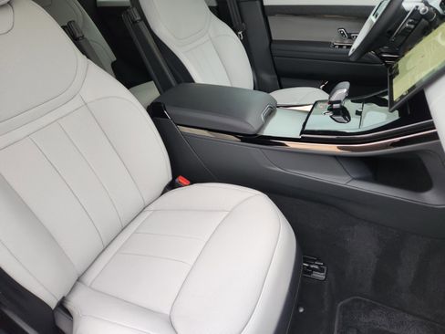 Certified 2025 Land Rover Range Rover Sport Dynamic SE image 9