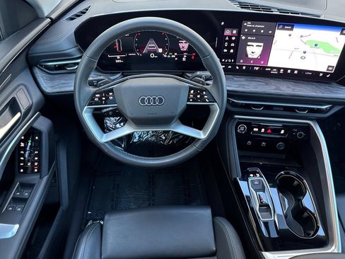 Used 2025 Audi Q5 Premium Plus w/ Premium Plus AWD/4WD image 11