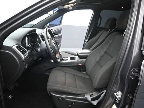 Used 2021 Jeep Grand Cherokee Laredo AWD/4WD image 9