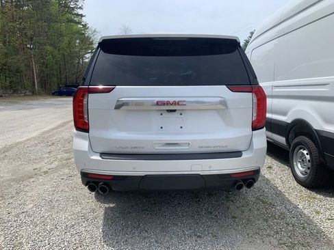 Used 2021 GMC Yukon XL Denali w/ Denali Premium Package image 7
