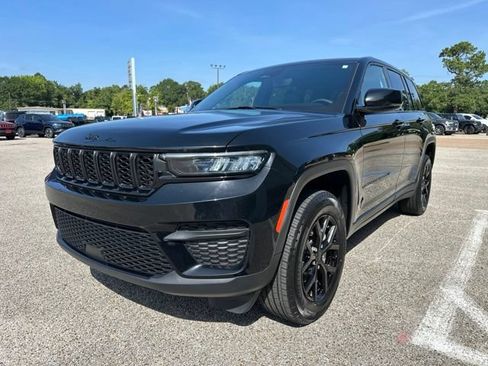 Certified 2024 Jeep Grand Cherokee Altitude AWD/4WD image 1