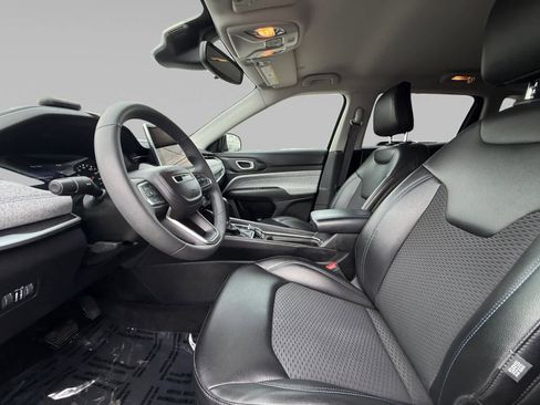 Used 2022 Jeep Compass Latitude image 9