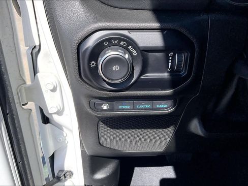 Used 2023 Jeep Wrangler Sahara w/ Cold Weather Group image 33