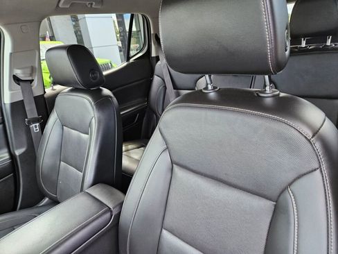 Used 2021 GMC Acadia SLT image 16