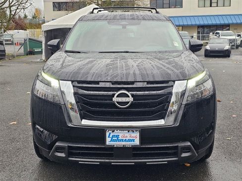 New 2025 Nissan Pathfinder SV w/ SV Premium Package image 2