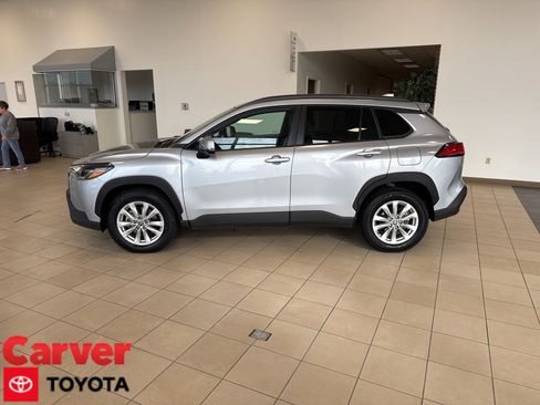 Used 2022 Toyota Corolla Cross LE image 1