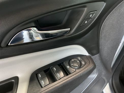 Used 2019 Chevrolet Equinox LS image 5