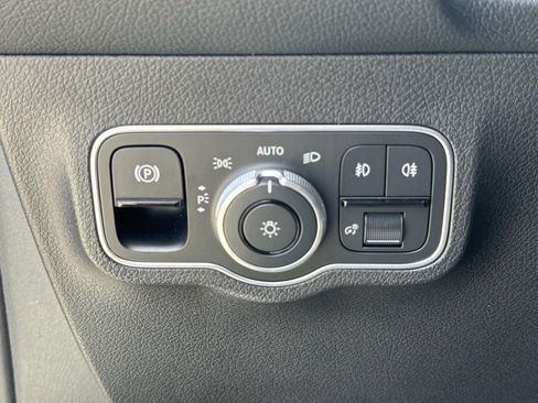 Used 2026 Mercedes-Benz GLB 250 image 21