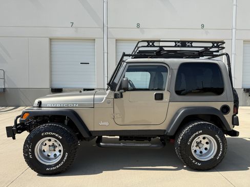Used 2004 Jeep Wrangler Rubicon w/ Dual Top Group AWD/4WD image 4