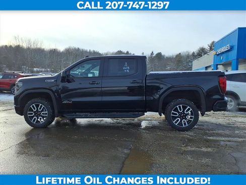 Used 2024 GMC Sierra 1500 AT4 w/ Technology Package image 8