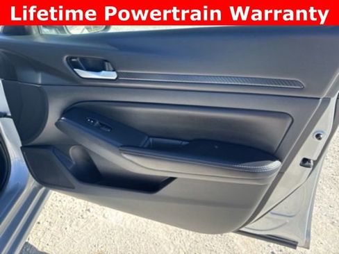 Used 2024 Nissan Altima 2.5 SV image 16