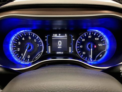 Used 2023 Chrysler Voyager LX image 13