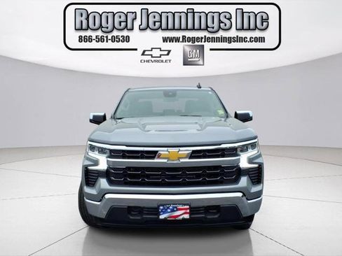 Used 2024 Chevrolet Silverado 1500 LT AWD/4WD image 7