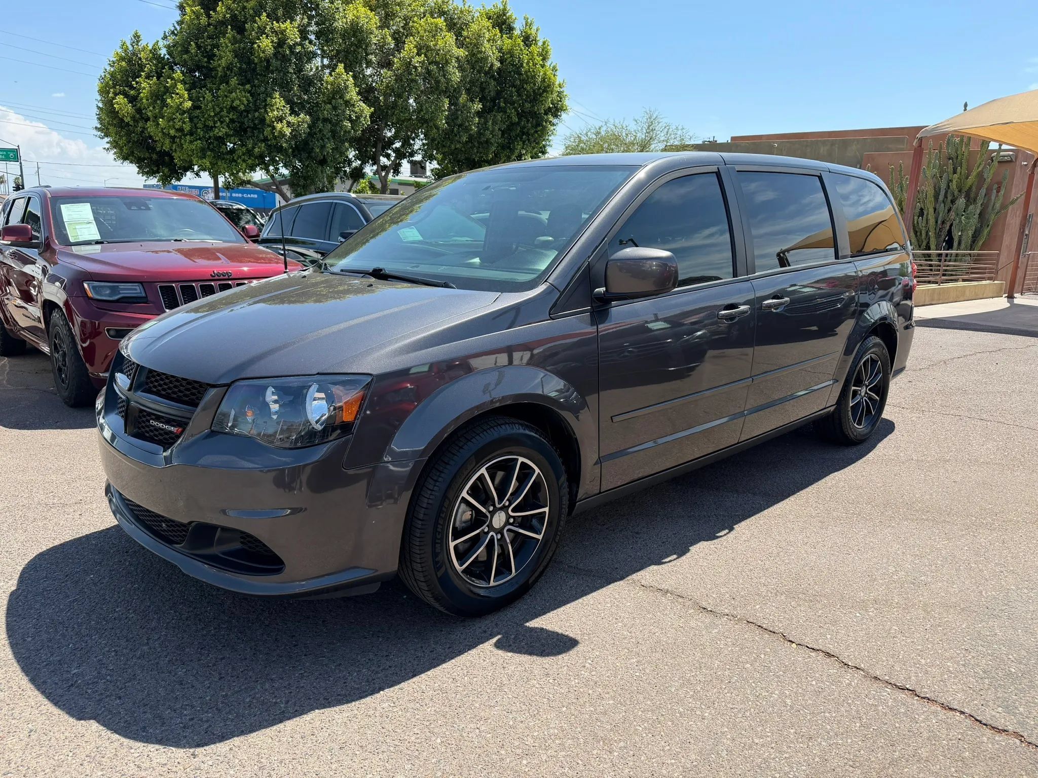 Used 2017 Dodge Grand Caravan SE FWD image 1