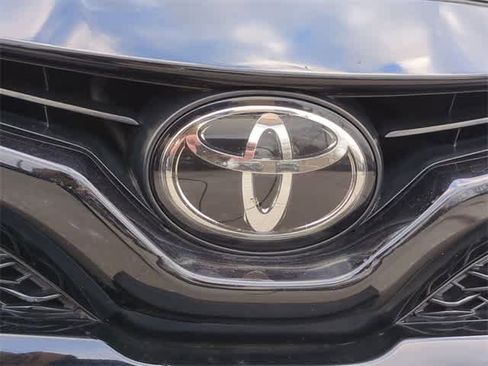 Used 2018 Toyota Camry XSE image 12