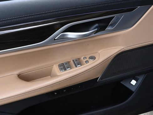 Used 2022 BMW 750i xDrive 750i xDrive image 27