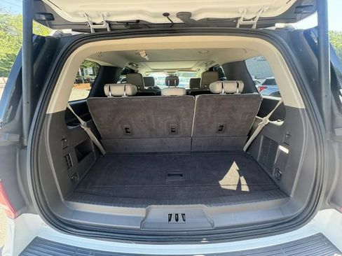 Used 2019 Ford Expedition XLT w/ Equipment Group 202A AWD/4WD image 9