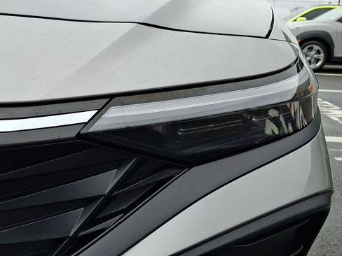 Certified 2024 Hyundai Elantra SE image 9