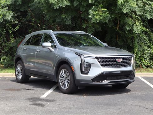 Used 2025 Cadillac XT4 Premium Luxury FWD image 9