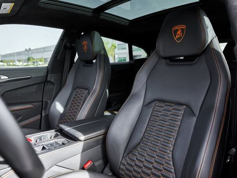Used 2022 Lamborghini Urus image 45