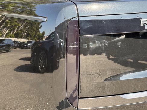 Used 2024 Land Rover Range Rover SE AWD/4WD image 13