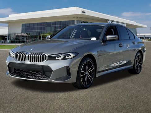 Certified 2023 BMW 330e w/ M Sport Package image 5