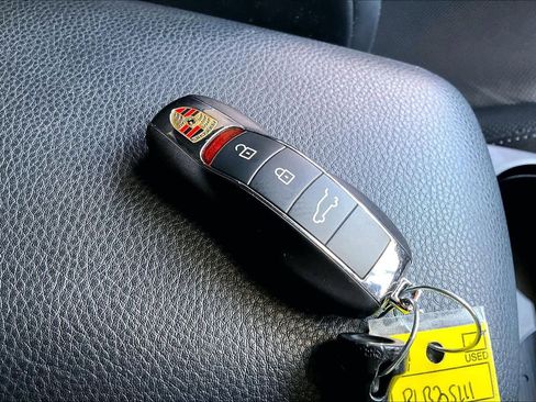 Used 2023 Porsche Macan S image 14