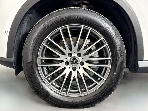 Used 2025 Mercedes-Benz GLC 300 4MATIC image 32