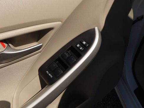 Used 2015 Toyota Prius Three FWD image 16
