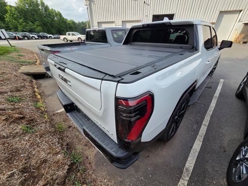 Used 2025 GMC Sierra EV Denali AWD/4WD image 7