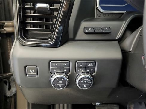Used 2023 GMC Sierra 1500 AT4 w/ Technology Package image 27
