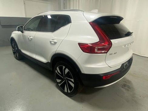 Used 2025 Volvo XC40 B5 Ultra image 2